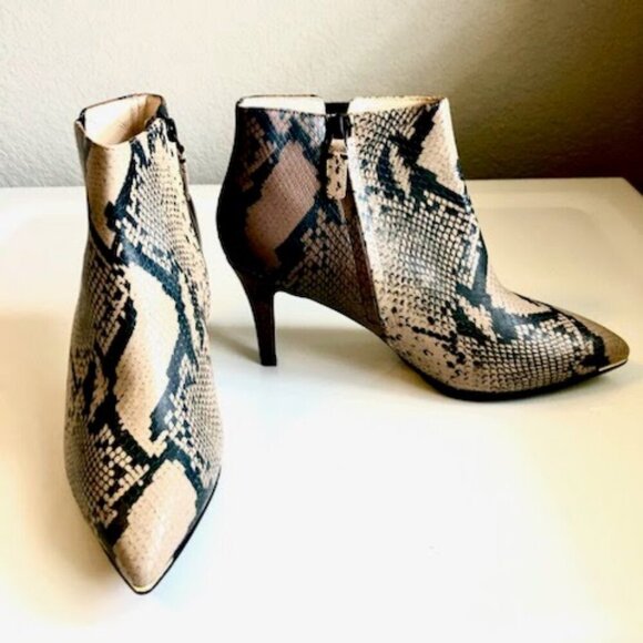 NWT COLE HAAN Grand Ambition Arietta Ankle Booties Silver Metal Trim 8 MSRP $289 - Picture 7 of 15